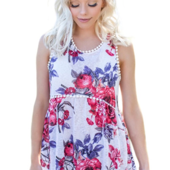 Tops - Boutique Ivory Floral Pom Pom lace trim sz sm